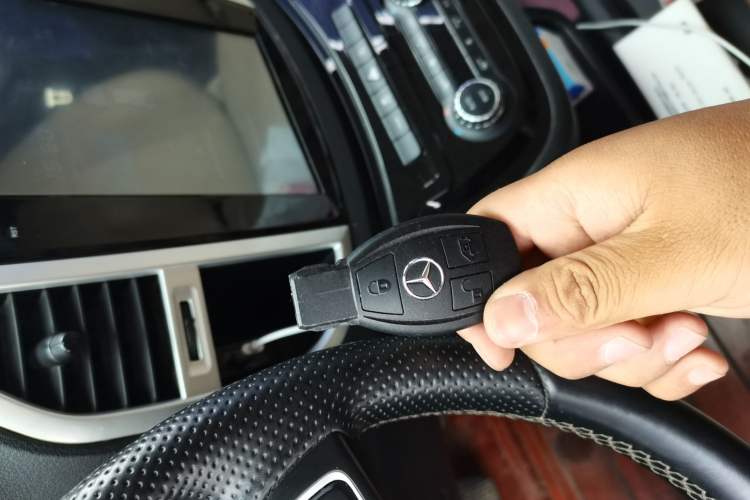 Used Mercedes-Benz Vito 2018 2.0T Business Version China VI Emission Standard Vehicle Key