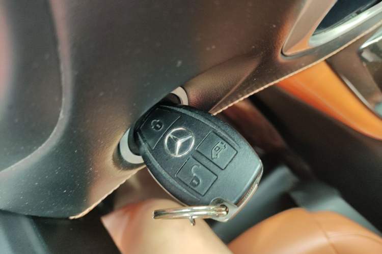 Used Mercedes-Benz Vito 2018 2.0T Elite Version 7 Seats China VI Emission Standard Vehicle Key