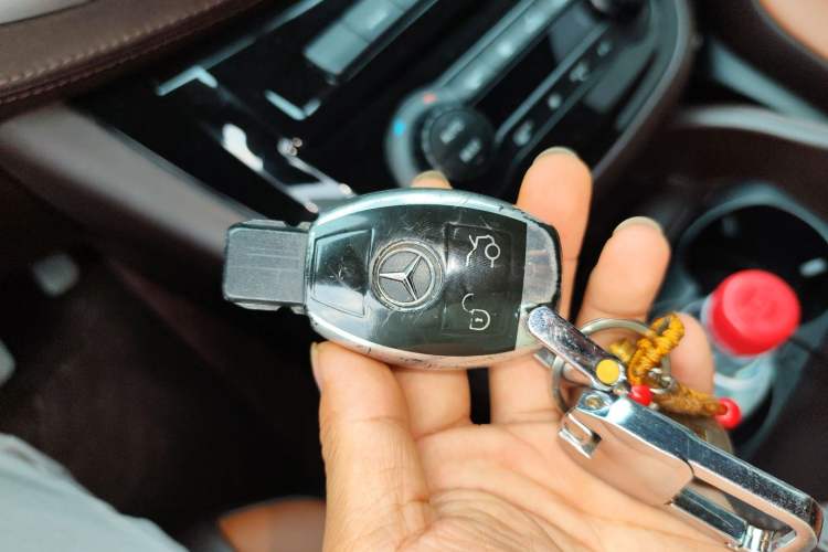 Used Mercedes-Benz Vito 2018 2.0T Business Version China V Emission Standard Vehicle Key