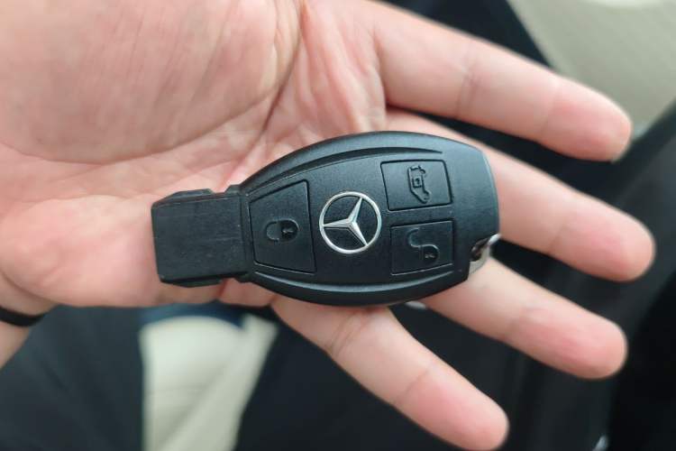 Used Mercedes-Benz Vito 2018 2.0T Elite Version 7 Seats China VI Emission Standard Vehicle Key