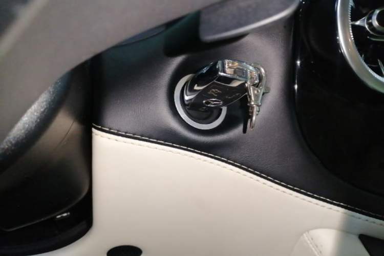 Used Mercedes-Benz Vito 2018 2.0T Business Version China VI Emission Standard Vehicle Key