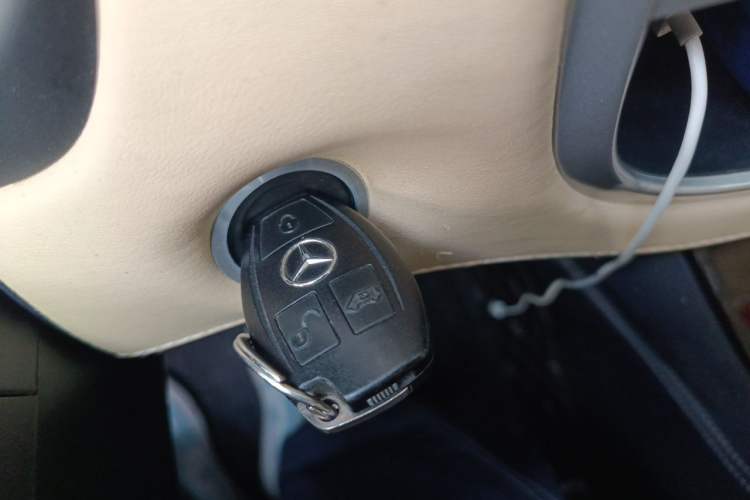 Used Mercedes-Benz Vito 2018 2.0T Business Version China V Emission Standard Vehicle Key