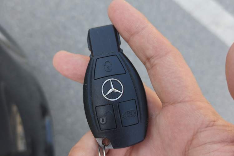 Used Mercedes-Benz Vito 2018 2.0T Elite Version 7 Seats China VI Emission Standard Vehicle Key