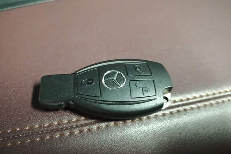 Used Mercedes-Benz Vito 2018 2.0T Business Version China VI Emission Standard Vehicle Key