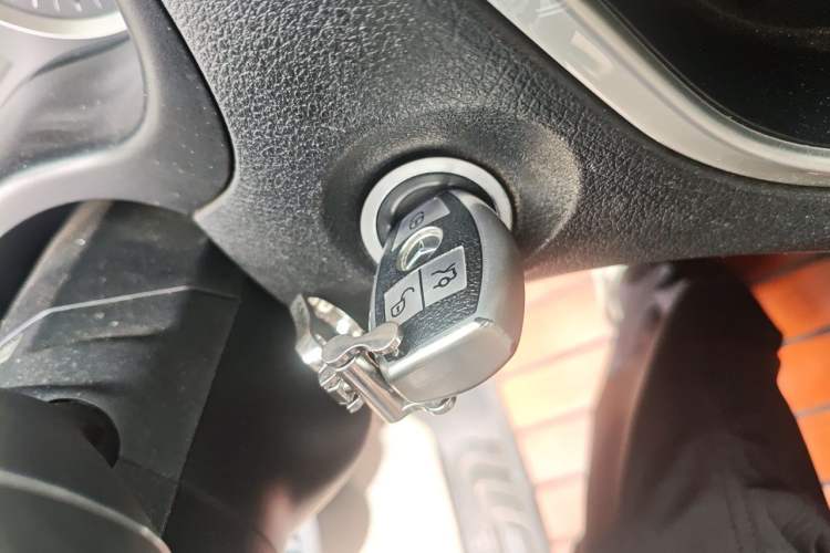 Used Mercedes-Benz Vito 2018 2.0T Business Version China V Emission Standard Vehicle Key