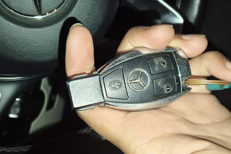 Used Mercedes-Benz Vito 2018 2.0T Business Version China VI Emission Standard Vehicle Key