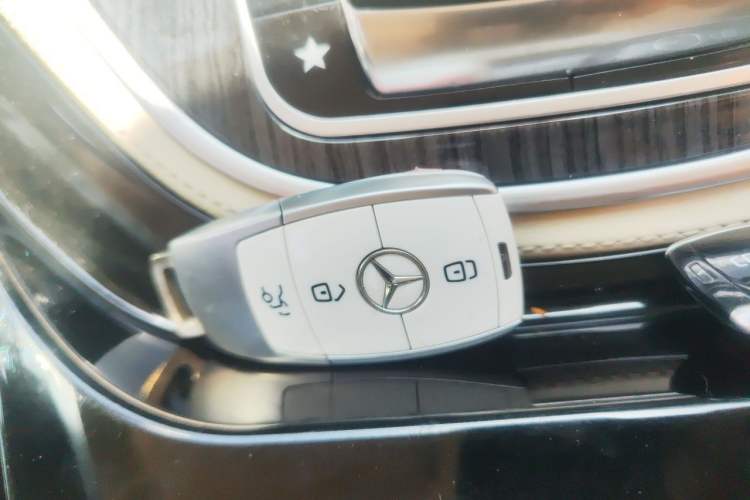 Used Mercedes-Benz Vito 2018 2.0T Business Version China V Emission Standard Vehicle Key