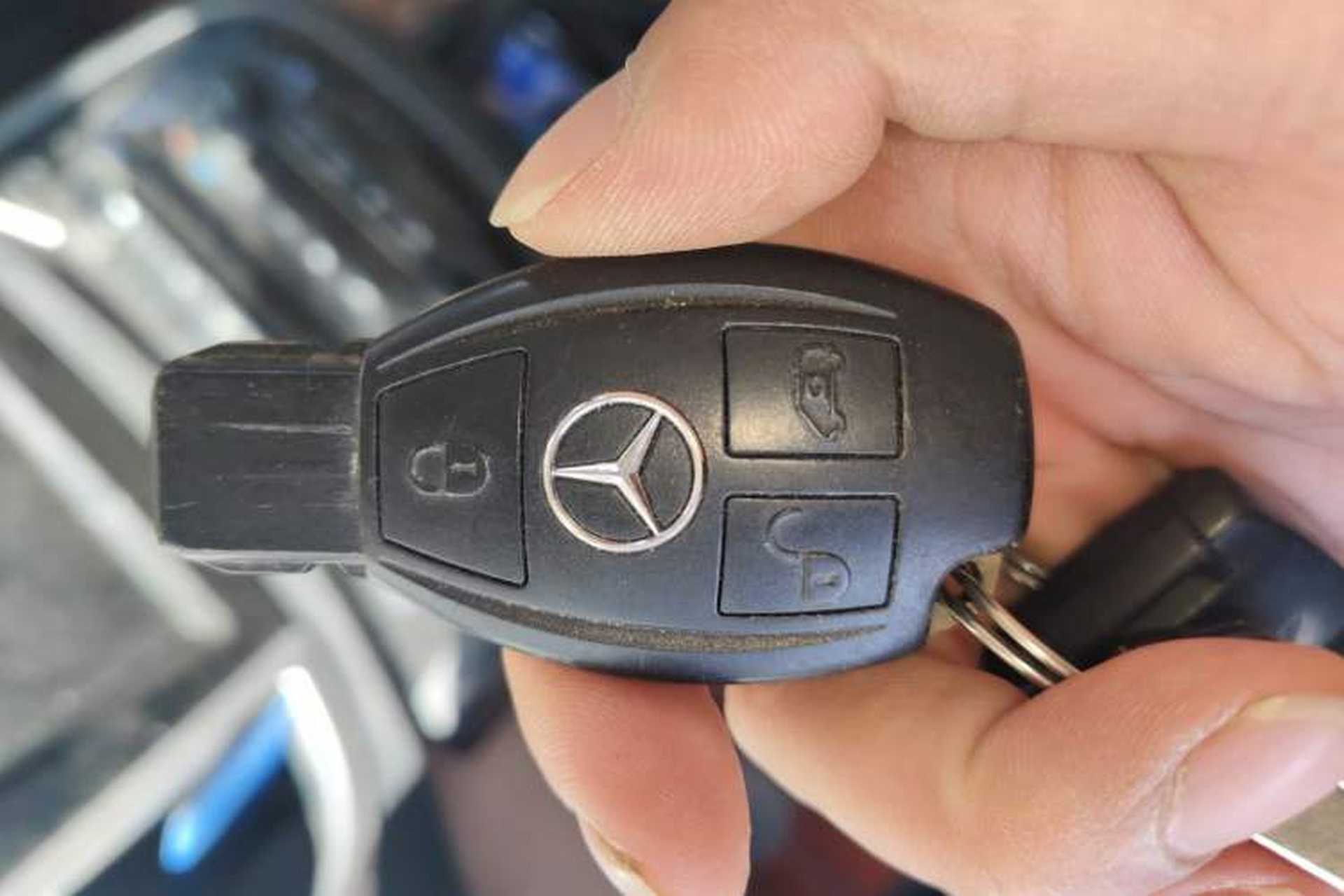 Used Mercedes-Benz Vito 2018 2.0T Elite Version 7 Seats China VI Emission Standard Vehicle Key