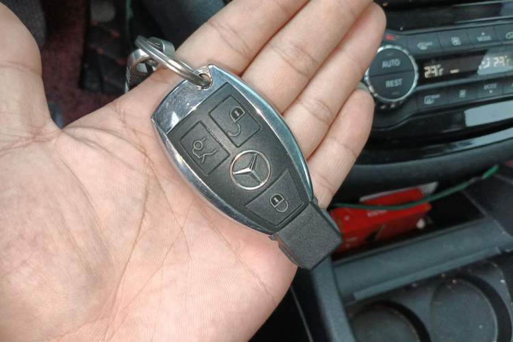 Used Mercedes-Benz Vito 2018 2.0T Business Version China V Emission Standard Vehicle Key