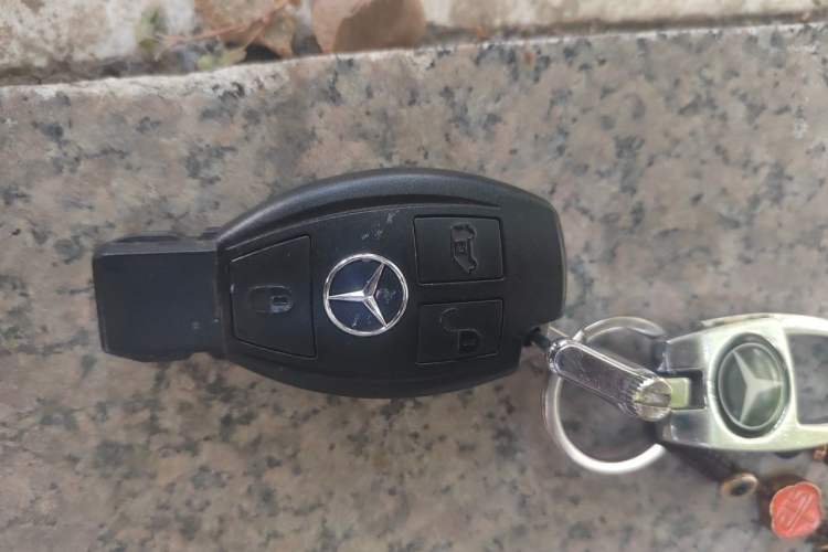 Used Mercedes-Benz Vito 2018 2.0T Elite Version 7 Seats China VI Emission Standard Vehicle Key