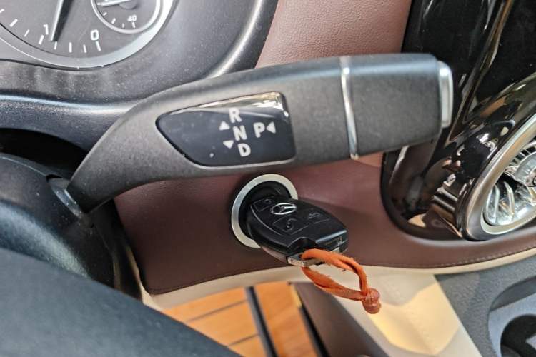 Used Mercedes-Benz Vito 2018 2.0T Business Version China VI Emission Standard Vehicle Key