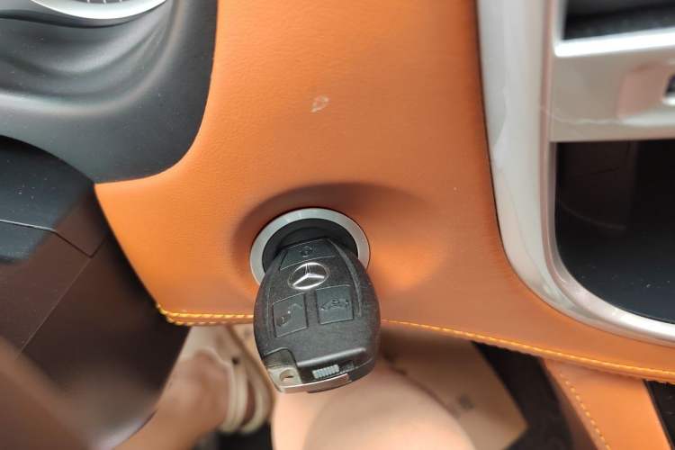 Used Mercedes-Benz Vito 2018 2.0T Business Version China V Emission Standard Vehicle Key