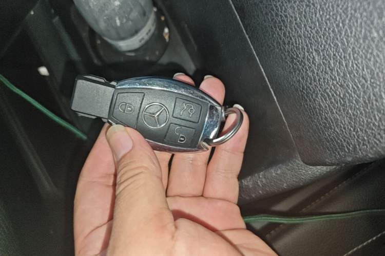 Used Mercedes-Benz Vito 2018 2.0T Business Version China VI Emission Standard Vehicle Key