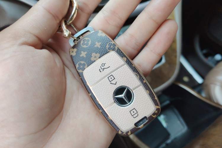 Used Mercedes-Benz Vito 2018 2.0T Business Version China VI Emission Standard Vehicle Key