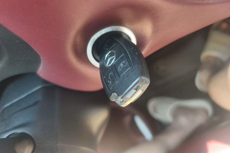 Used Mercedes-Benz Vito 2018 2.0T Business Version China VI Emission Standard Vehicle Key