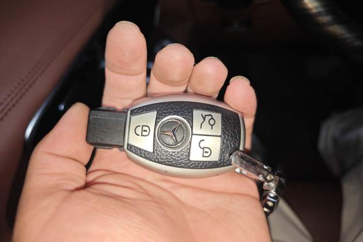 Used Mercedes-Benz Vito 2018 2.0T Business Version China VI Emission Standard Vehicle Key