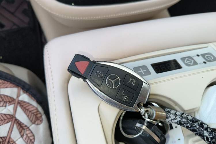 Used Mercedes-Benz Vito 2018 2.0T Business Version China VI Emission Standard Vehicle Key