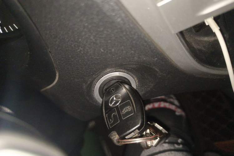 Used Mercedes-Benz Vito 2018 2.0T Business Version China VI Emission Standard Vehicle Key