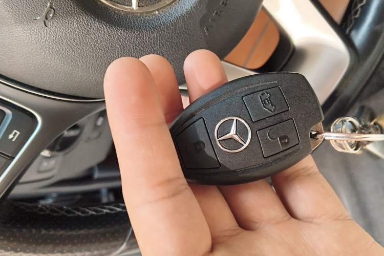 Used Mercedes-Benz Vito 2018 2.0T Business Version China VI Emission Standard Vehicle Key