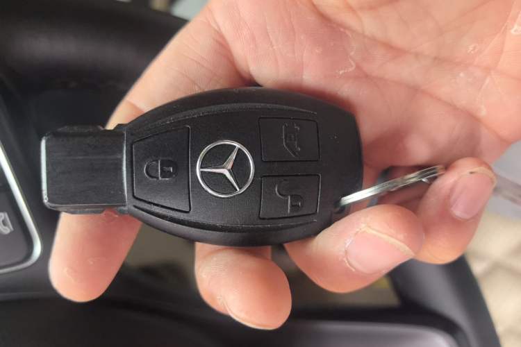 Used Mercedes-Benz Vito 2018 2.0T Elite Version 7 Seats China V Emission Standard Vehicle Key