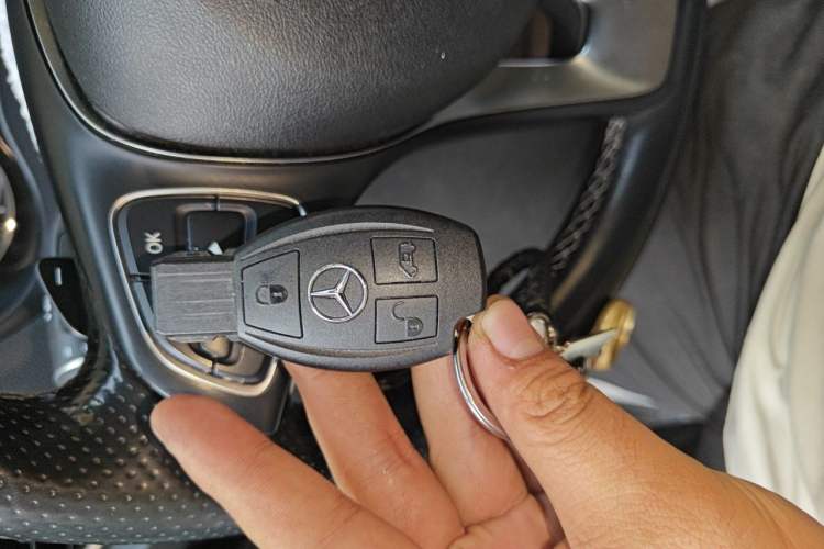 Used Mercedes-Benz Vito 2018 2.0T Business Version China VI Emission Standard Vehicle Key