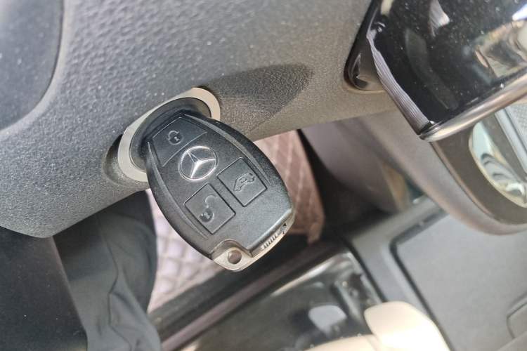 Used Mercedes-Benz Vito 2018 2.0T Business Version China VI Emission Standard Vehicle Key