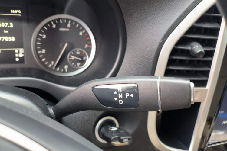 Used Mercedes-Benz Vito 2018 2.0T Business Version China VI Emission Standard Vehicle Key
