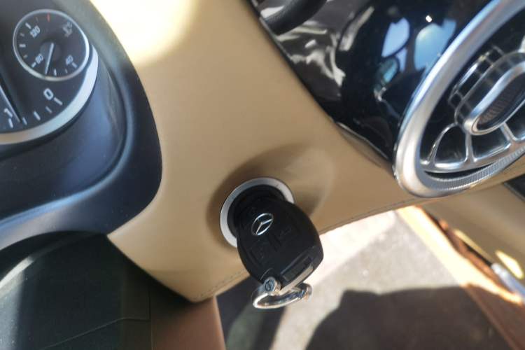 Used Mercedes-Benz Vito 2018 2.0T Business Version China VI Emission Standard Vehicle Key