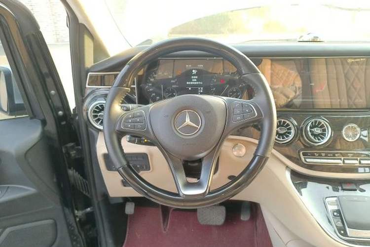 Used Mercedes-Benz Vito 2018 2.0T Business Version China VI Emission Standard Interior 3