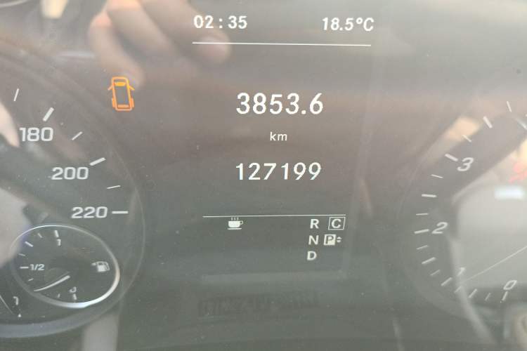 Used Mercedes-Benz Vito 2018 2.0T Business Version China VI Emission Standard Odometer Close Up