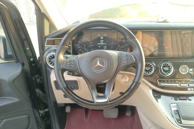 Used Mercedes-Benz Vito 2018 2.0T Business Version China VI Emission Standard Steering Wheel