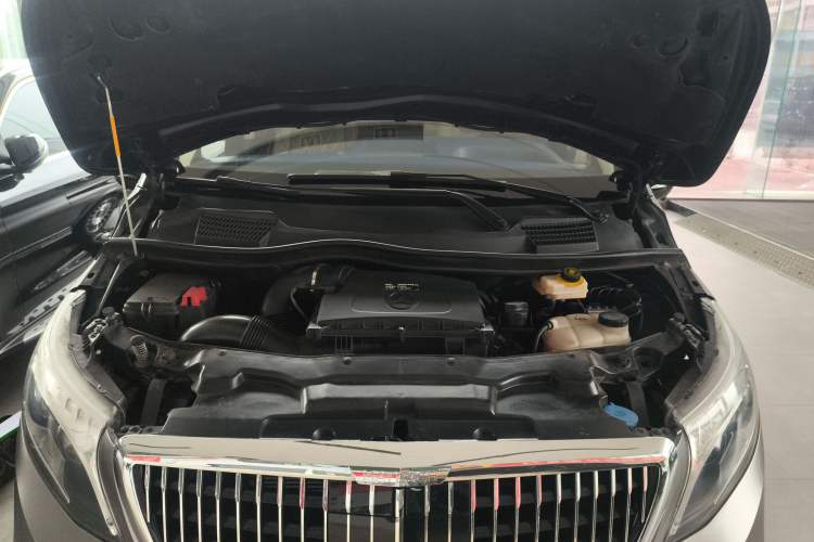 Used Mercedes-Benz Vito 2018 2.0T Business Version China VI Emission Standard Engine Bay