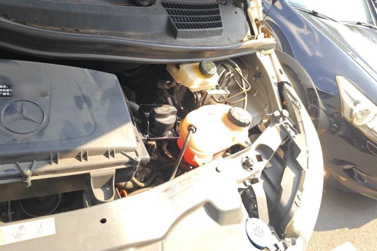 Used Mercedes-Benz Vito  Engine Bay Left