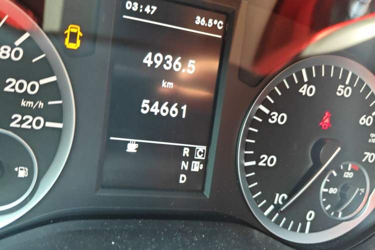 Used Mercedes-Benz Vito  Odometer Close Up