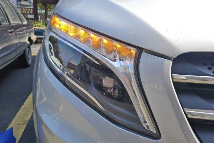 Used Mercedes-Benz Vito  Right Front Headlight