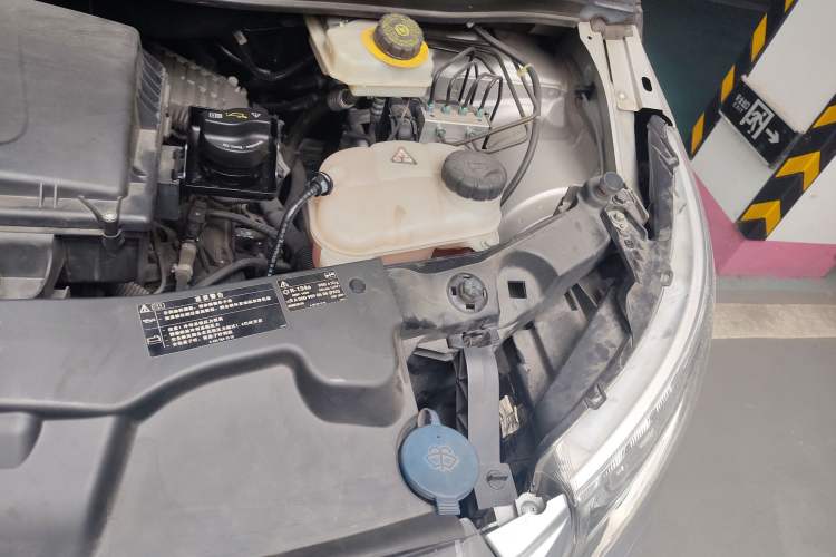 Used Mercedes-Benz Vito 2018 2.0T Business Version China V Emission Standard Engine Bay Left