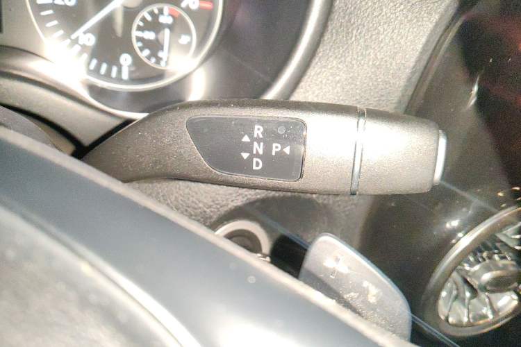 Used Mercedes-Benz Vito 2018 2.0T Elite Version 7 Seats China VI Emission Standard Gear Lever