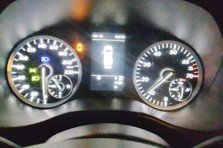 Used Mercedes-Benz Vito 2018 2.0T Elite Version 7 Seats China VI Emission Standard Instrument Cluster