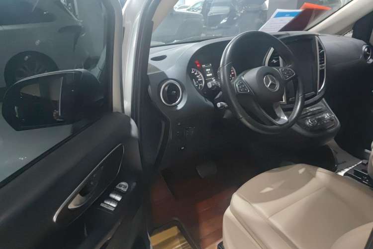 Used Mercedes-Benz Vito 2018 2.0T Business Version China VI Emission Standard Interior 2