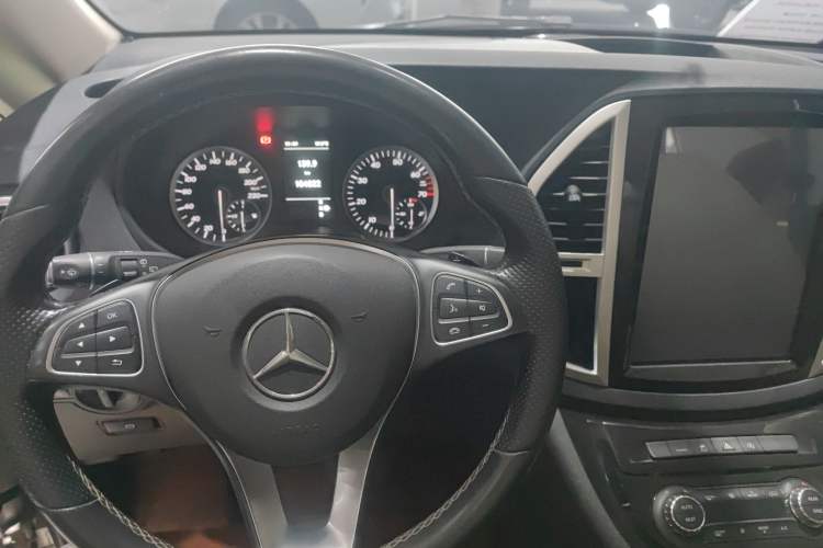 Used Mercedes-Benz Vito 2018 2.0T Business Version China VI Emission Standard Interior 3