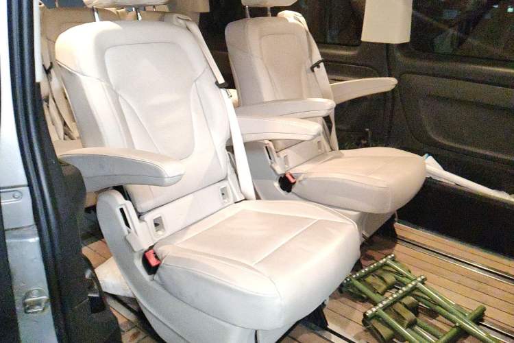 Used Mercedes-Benz Vito 2018 2.0T Elite Version 7 Seats China VI Emission Standard Left Rear Seat