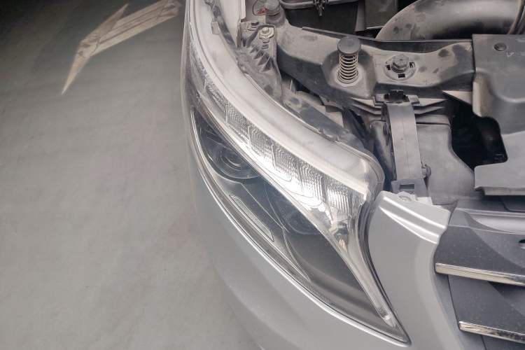 Used Mercedes-Benz Vito 2018 2.0T Business Version China V Emission Standard Right Front Headlight
