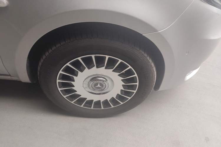 Used Mercedes-Benz Vito 2018 2.0T Business Version China V Emission Standard Right Front Wheel Hub