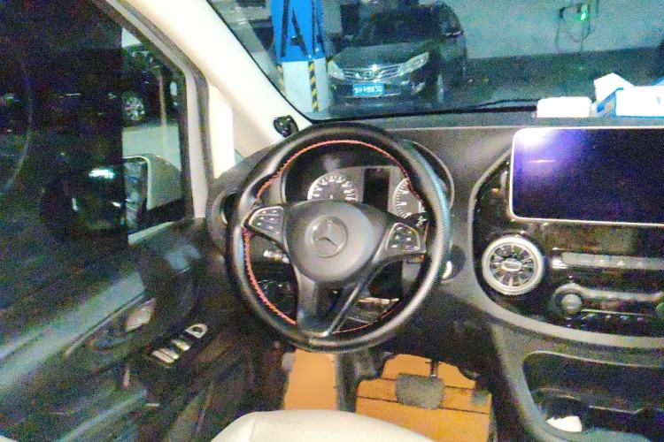 Used Mercedes-Benz Vito 2018 2.0T Elite Version 7 Seats China VI Emission Standard Steering Wheel