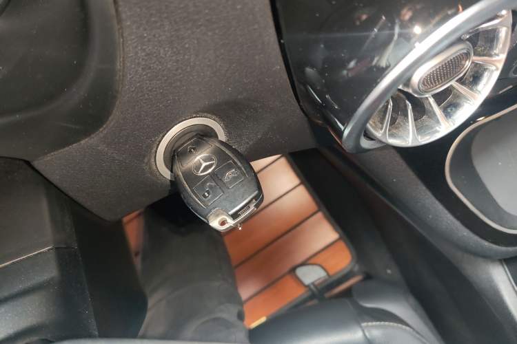 Used Mercedes-Benz Vito 2018 2.0T Business Version China V Emission Standard Vehicle Key
