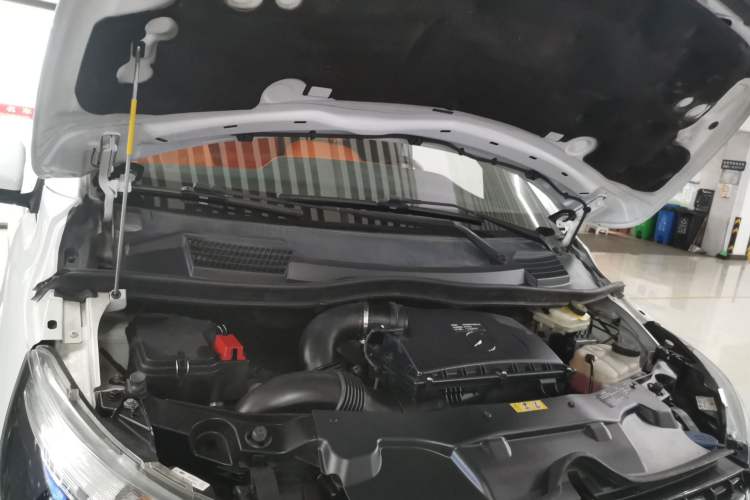 Used Mercedes-Benz Vito 2018 2.0T Business Version China VI Emission Standard Engine Bay
