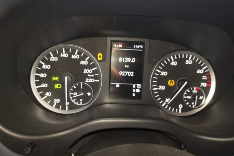 Used Mercedes-Benz Vito 2018 2.0T Business Version China VI Emission Standard Instrument Cluster
