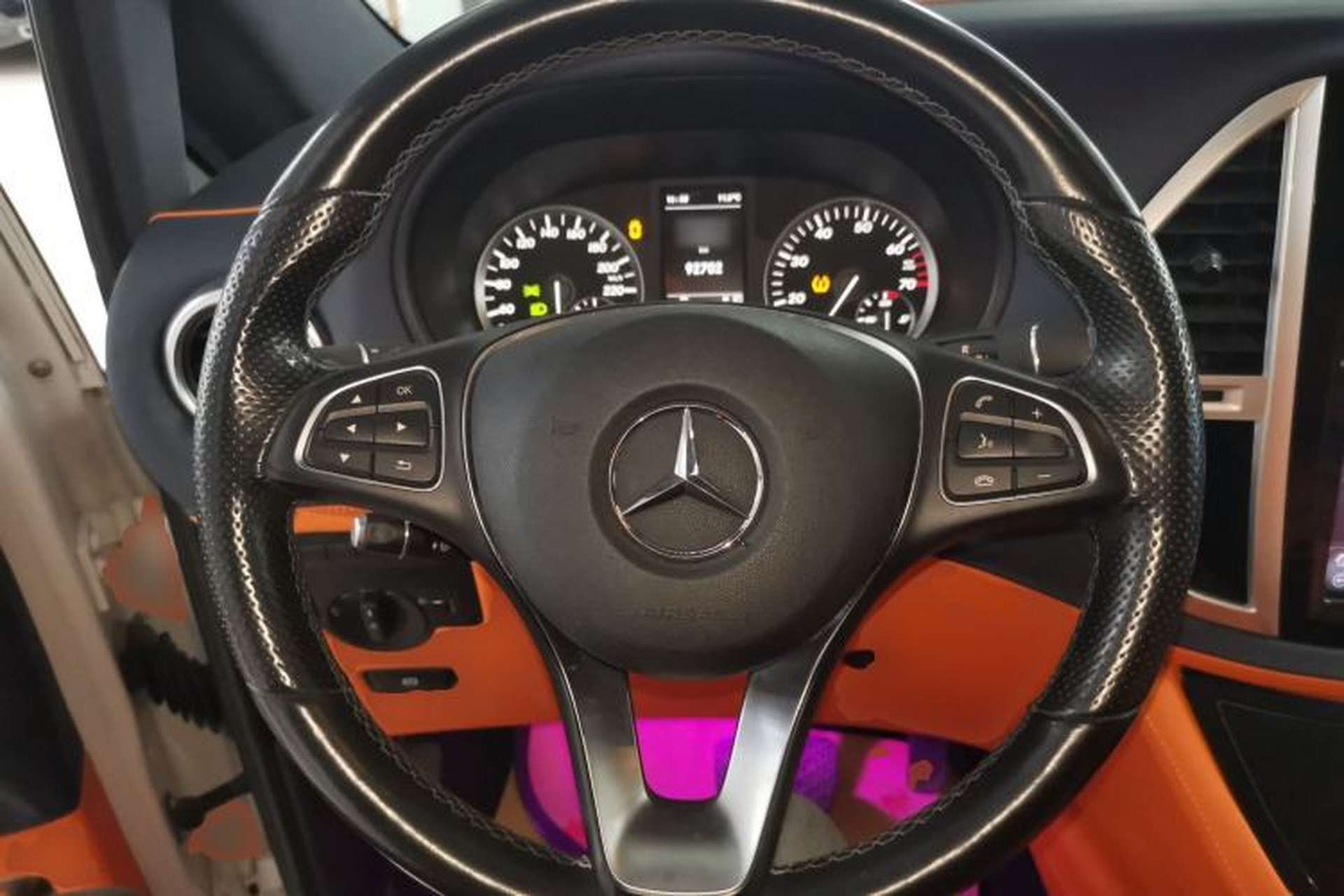 Used Mercedes-Benz Vito 2018 2.0T Business Version China VI Emission Standard Steering Wheel