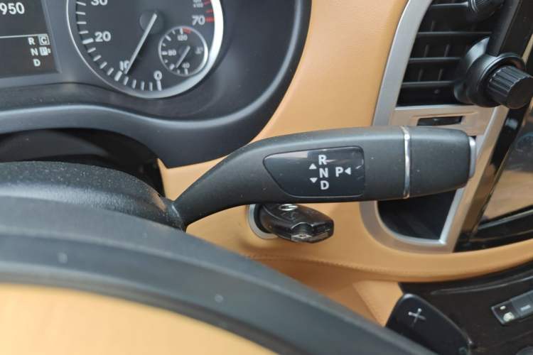 Used Mercedes-Benz Vito  Gear Lever