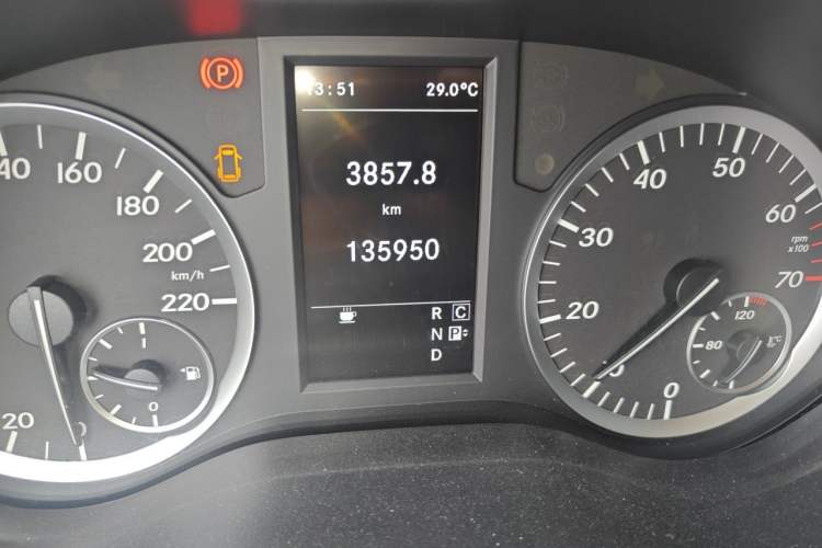 Used Mercedes-Benz Vito  Odometer Close Up